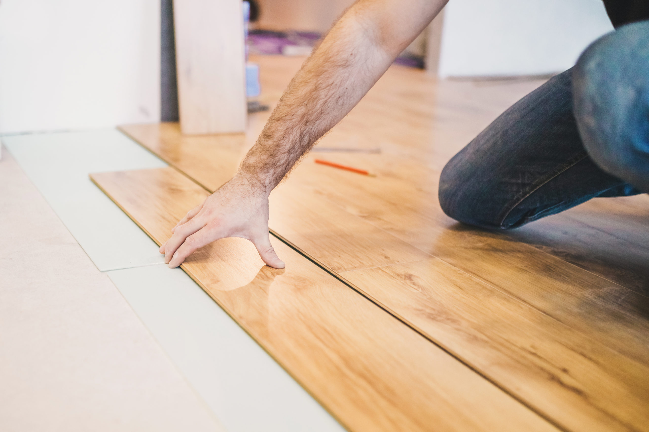 Imitation of a wooden floor - an inexpensive qualitative laminate